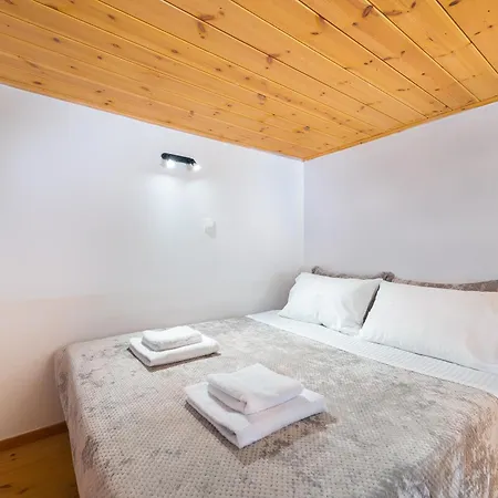 M&k Traditional House *