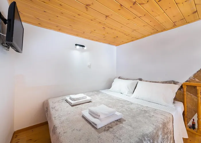 M&k Traditional House *